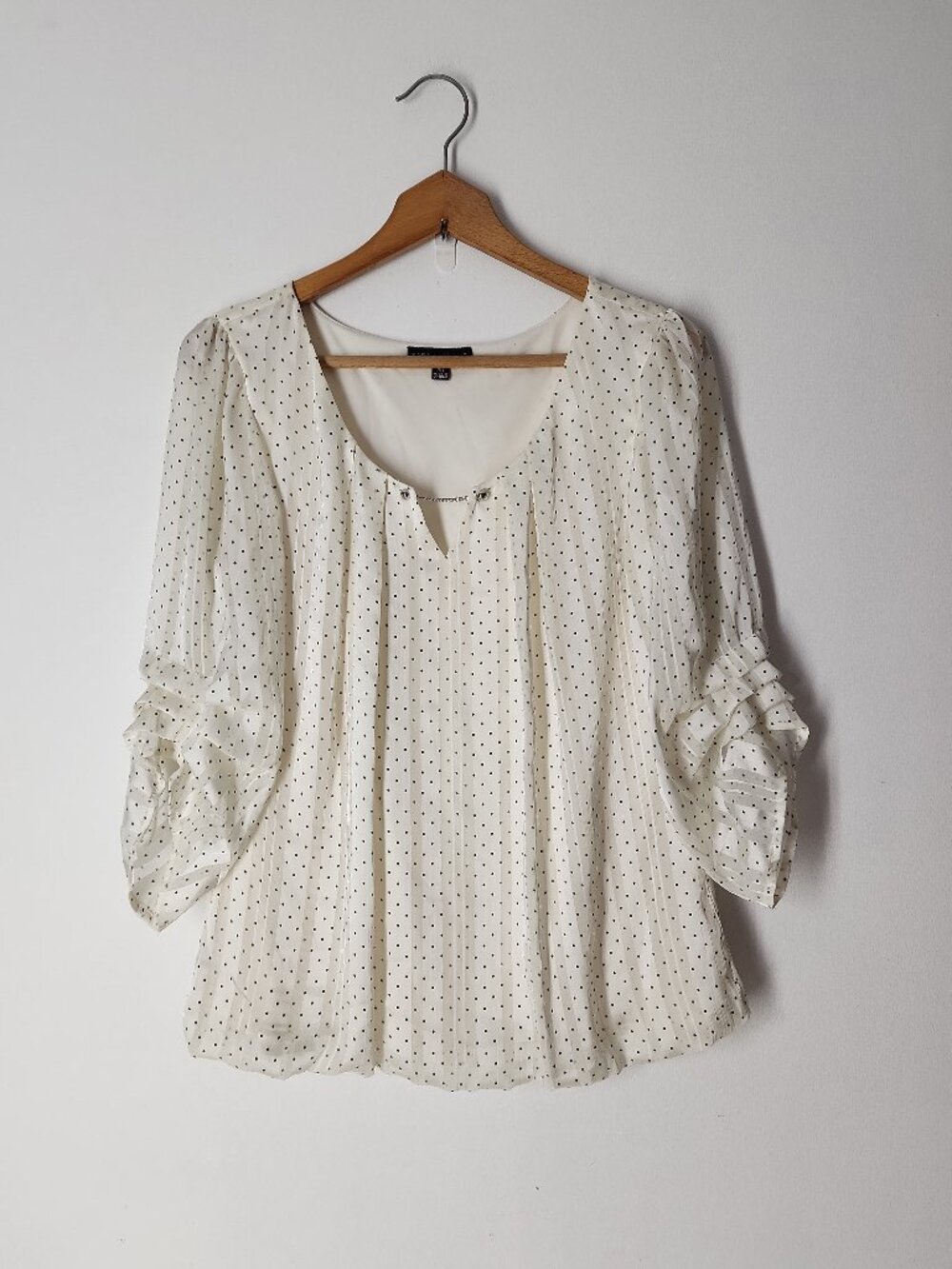 Sarah Michelle White Polka Dot chiffon lightweight Parisian Blouse bubble hem M